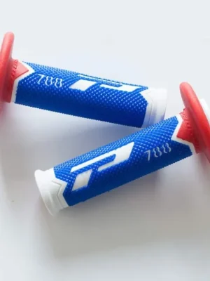 Nejprodávanější PROGRIP gripy PG788 OFF ROAD (22+25mm, délka 115mm) barva bílá/modrá/červená (trojdílné) (